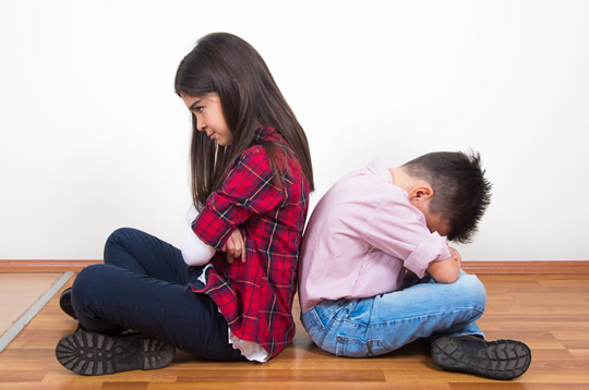 Symbolbild: Konflikte zwischen großen und kleinen Familienmitgliedern